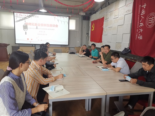 A新生座谈会导师见面会.jpg